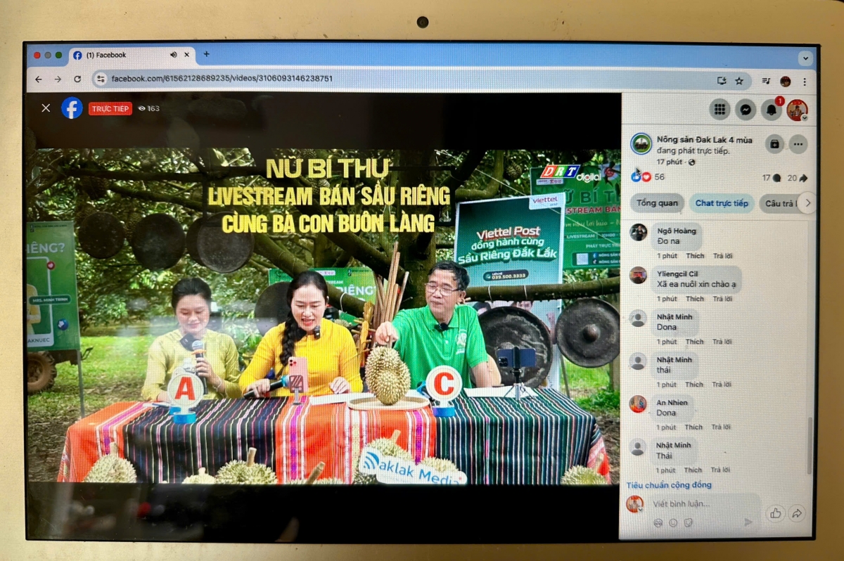 Từ nghị quyết đến hành động: Bí thư xã trực tiếp livestream bán sầu riêng